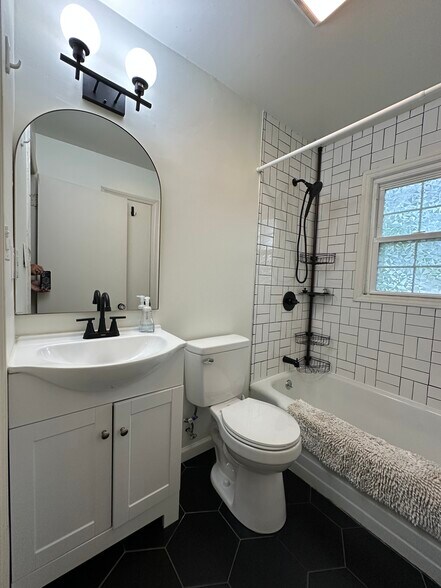 Building Photo - 2414 Fairmont Blvd