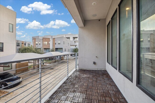 Building Photo - 2401 Crawford St