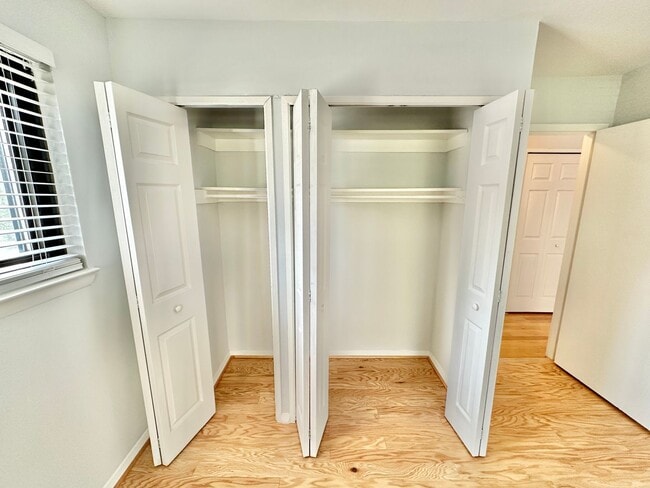 Building Photo - Spacious One Bedroom Condo In the Heart of Dupont - 17th/New Hampshire.