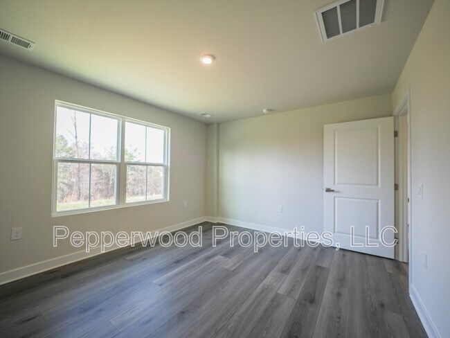 Building Photo - 4555 Duparc Way