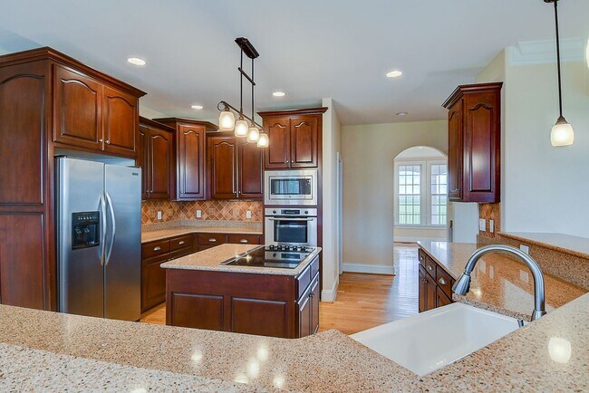 Building Photo - BEAUTIFUL HOME FOR RENT SOUTH CHESAPEAKE!