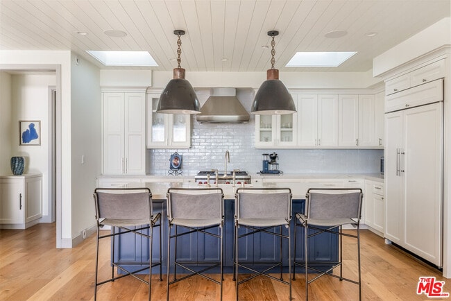 Building Photo - 703 Bayview Dr