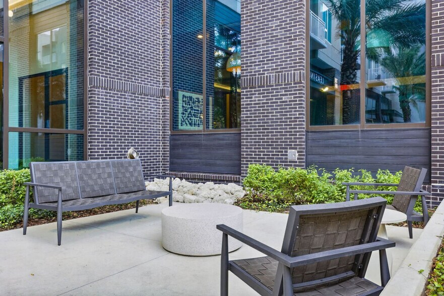 Building Photo - 605 N 12th St