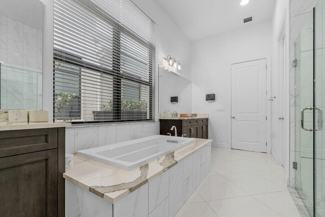 Building Photo - 13026 Artisan Cir