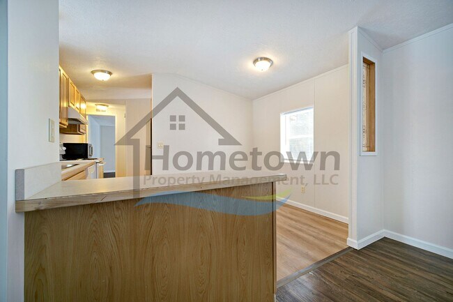 Building Photo - 2 Bedroom 2 Bathroom Home with Off-Street Parking Available in Athol!