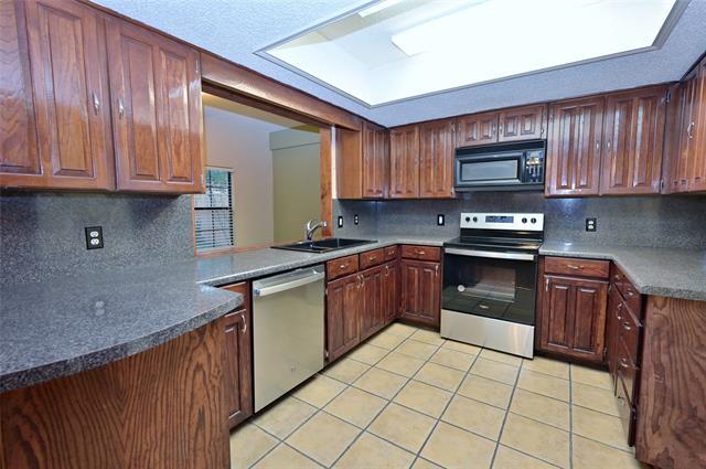 Building Photo - 4107 Pyracantha Dr