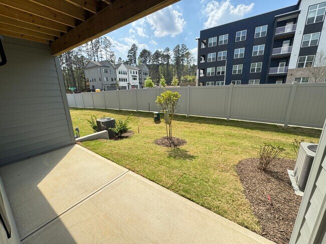 Building Photo - Luxury Townhome Near Umstead Park
