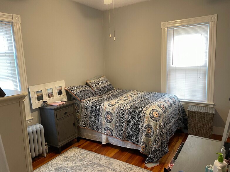 Building Photo - 163 Fellsway W