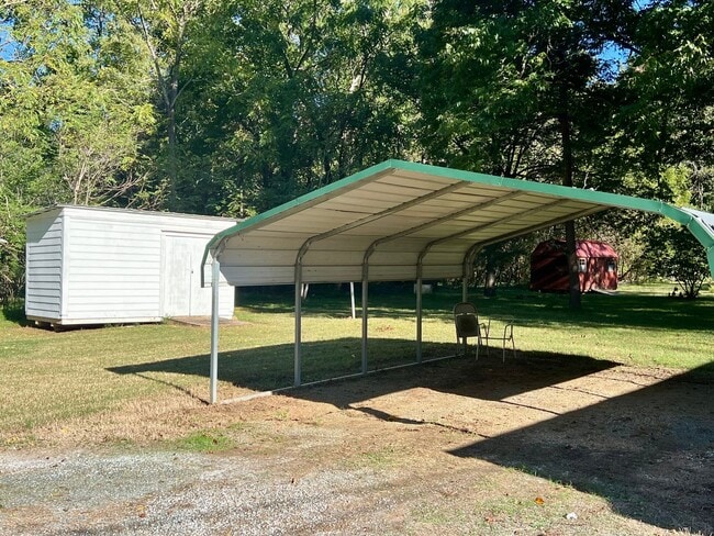 Building Photo - One bedroom, 1 bath house in Mebane