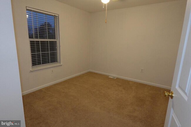 Building Photo - 737 Seminary St