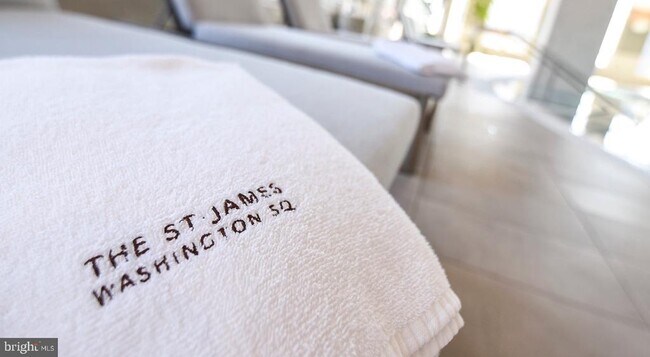 Building Photo - 206 W Washington Square