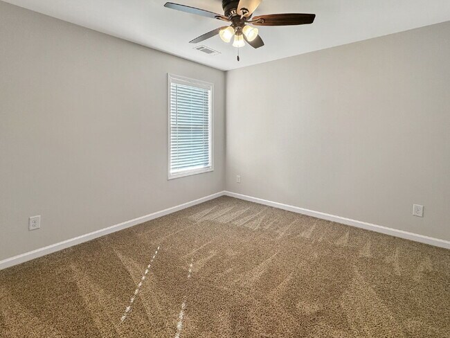 Building Photo - Now Available in Heritage Pointe!