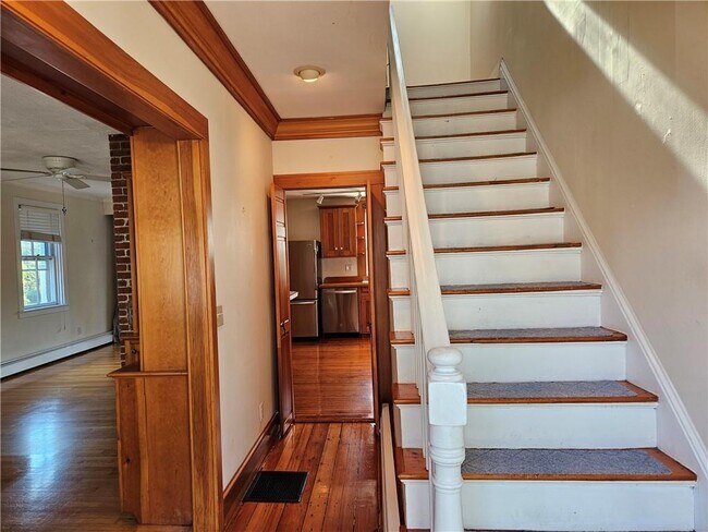 Building Photo - 10 Cherry St