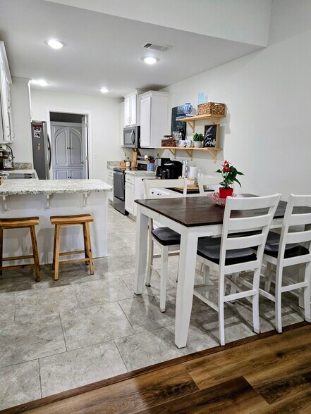 Kitchen / Dinning Area - 6661 Water St