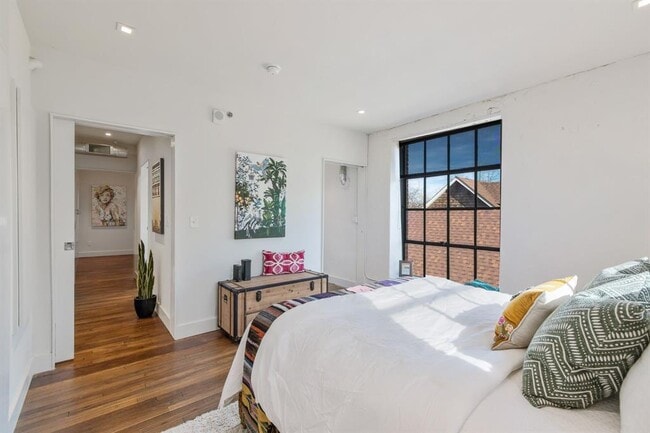 Building Photo - 1329 College Ave