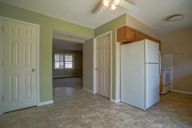 Building Photo - 1726-1728 W Blue Spruce Court