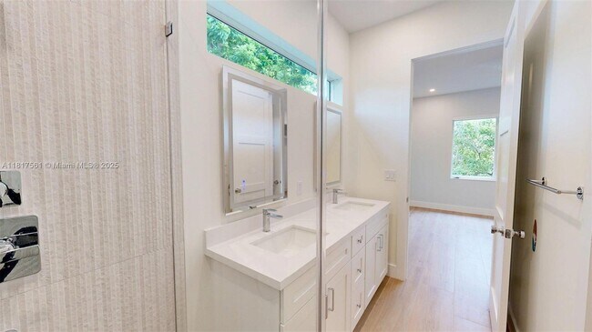 Building Photo - 1027 Snapper Ln