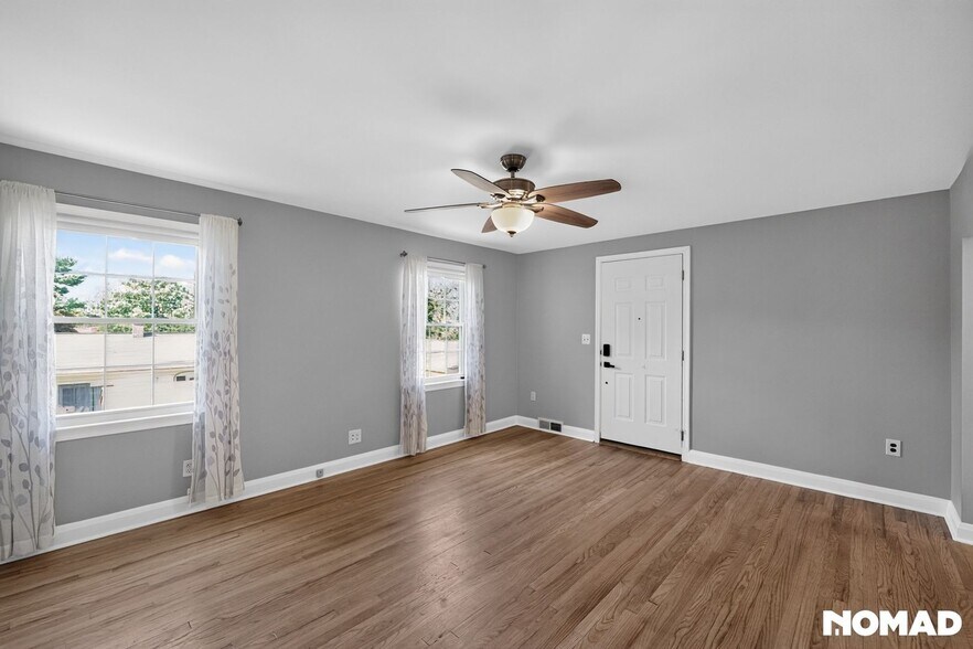 Building Photo - 442 Westshire Dr