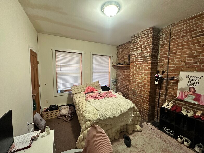 Building Photo - 71 Pontiac St