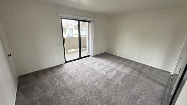 Building Photo - 2424 Santa Ana Ave