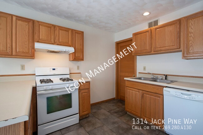 Building Photo - 1314 Jack Pine Way