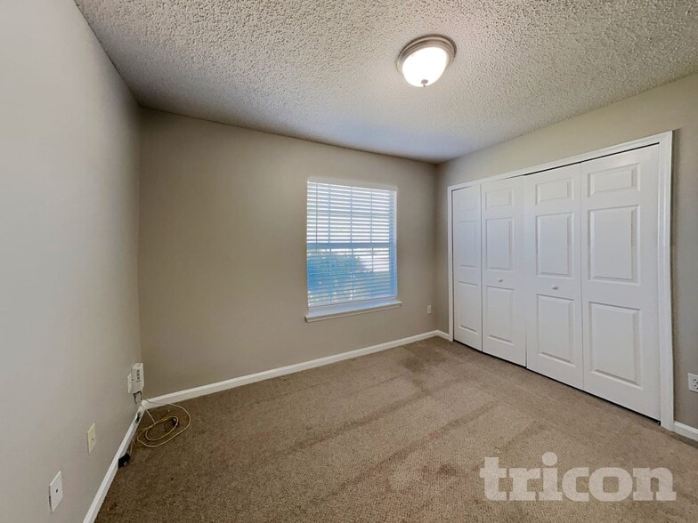 Building Photo - 500 Prosperity Lake Dr