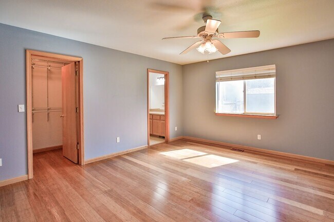 Building Photo - Lovely Home located in Oak Harbor and Ready for a New Tenant!