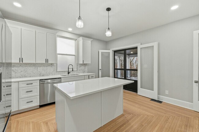 Building Photo - 2978 Wardall Ave