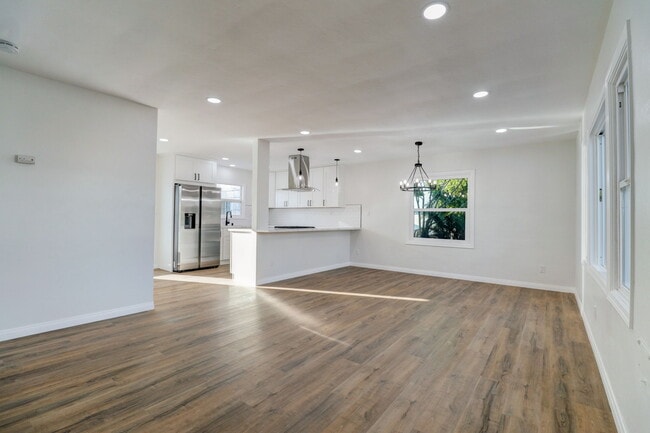 Building Photo - 902 9th St