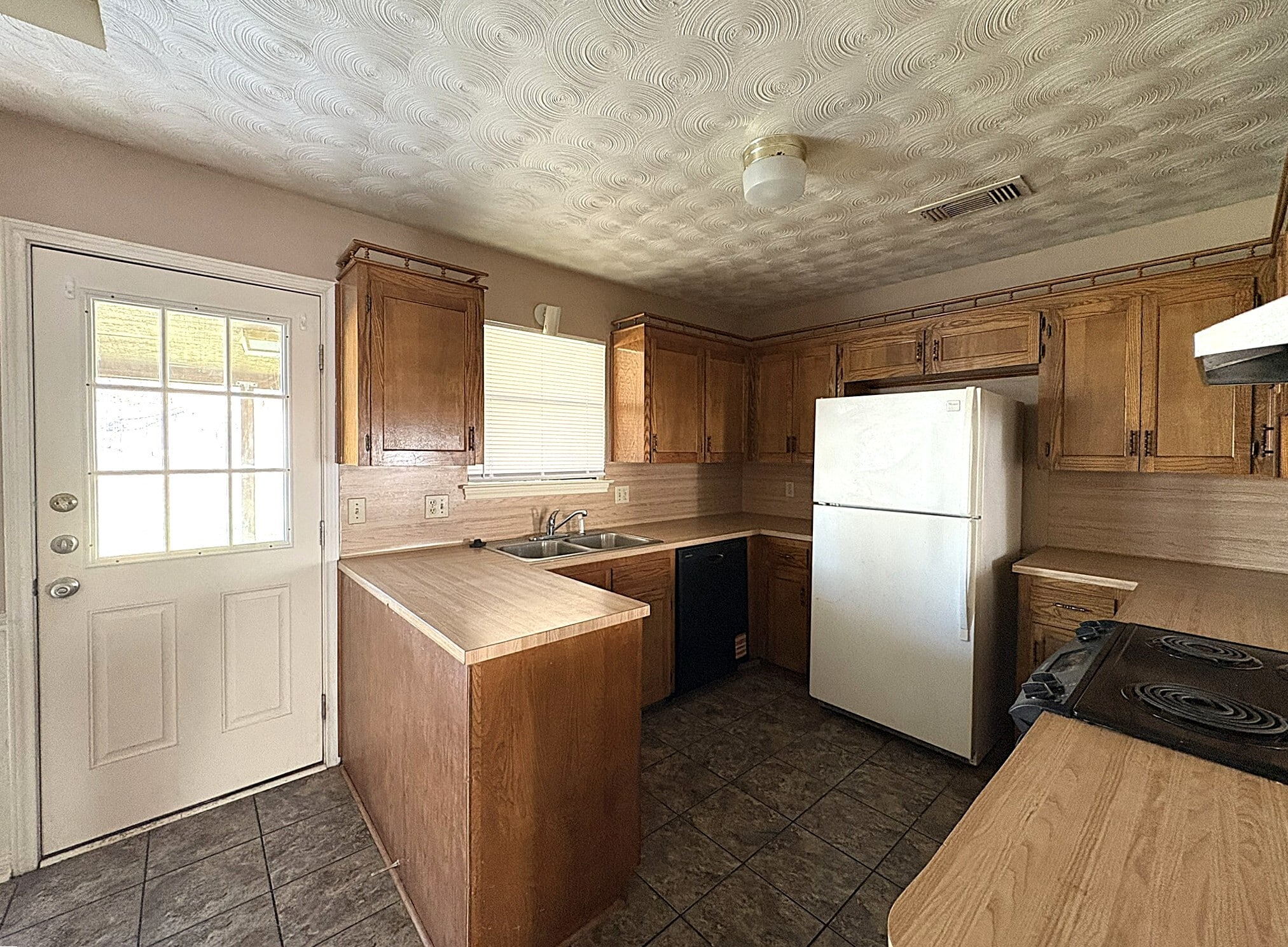 Building Photo - 2325 Tiffany Dr