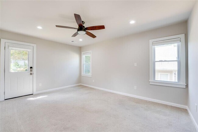 Building Photo - 35 Ashleigh Terrace NE