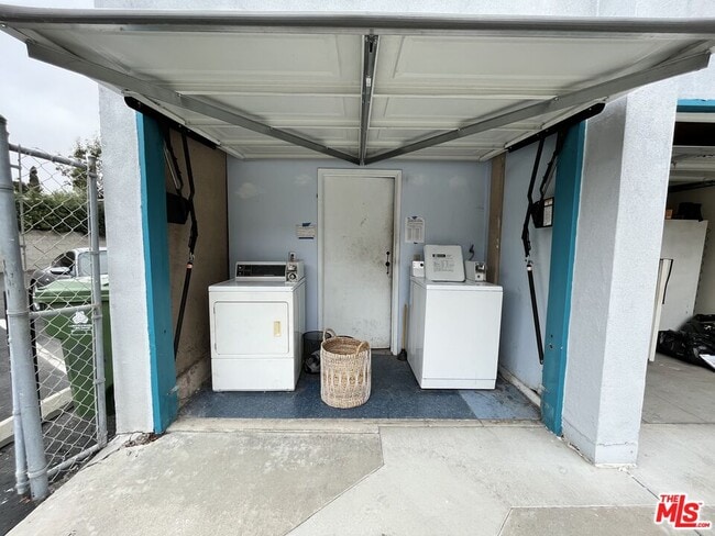 Building Photo - 534 Santa Clara Ave