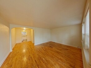 Building Photo - Glacier Tri-Plex