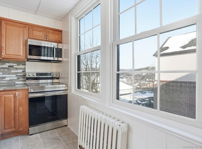 Building Photo - 320 Simpson Pl