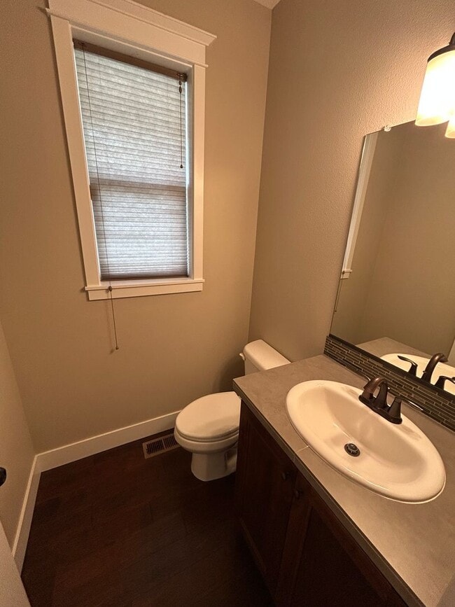 Building Photo - Beautiful 4 Bedroom, 2.5 Bath Home in Newberg- Pet Friendly!