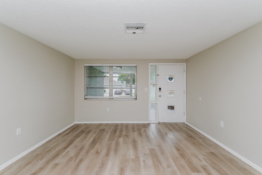 Building Photo - 6226 9th Ave