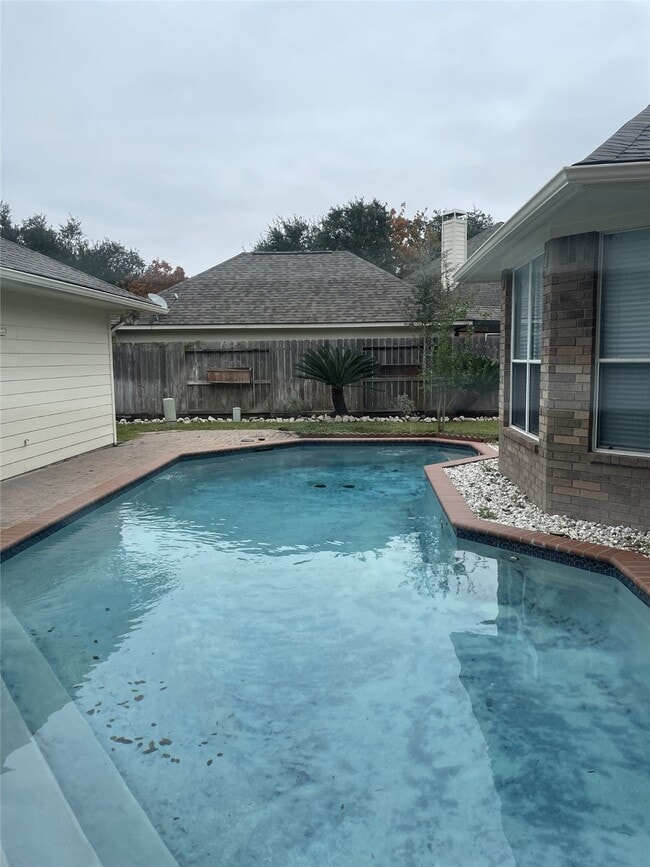 Building Photo - 5622 Lake Pl Dr