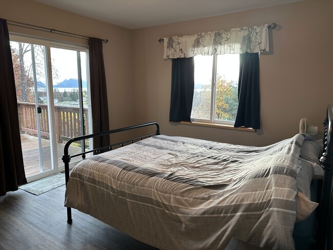 Building Photo - 2340 East End Rd