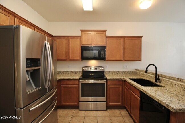 Building Photo - 2600 E Springfield Pl