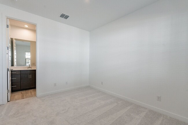 Building Photo - 2024 Luxury Townhome | 2-Car Garage, Quartz Kitchen & Resort Pool