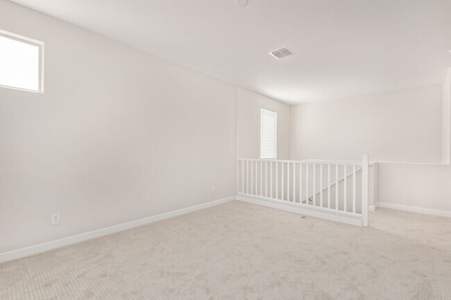 Building Photo - 4 Bedroom - Ready for you to Call It Home!!