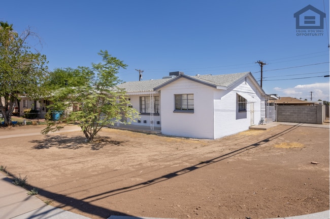 Building Photo - 3Bed/1.5Bath House at Northern Ave/31st Ave! Move-In Ready on 07/16/2026! -- NO HOA!