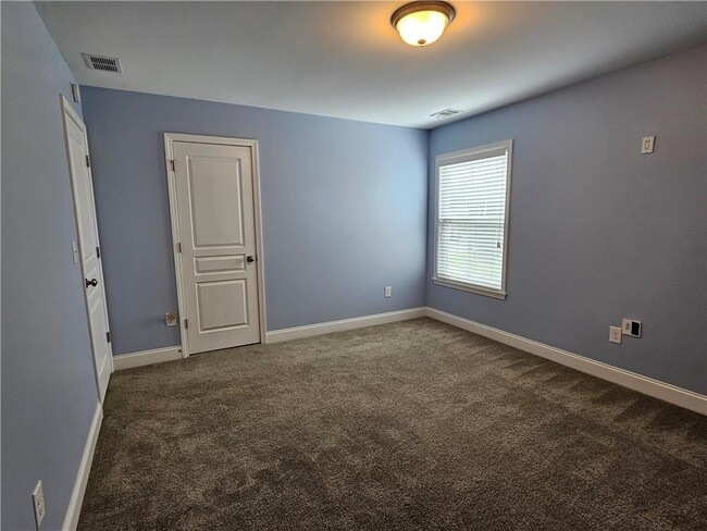 Building Photo - 3750 Thackary Dr