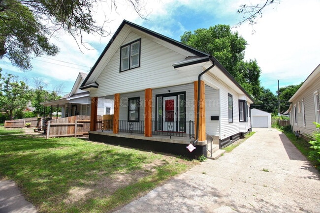 Primary Photo - 706 S Pattie St