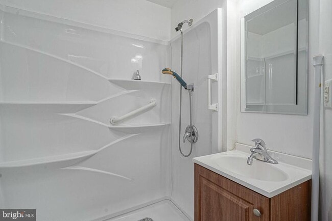 Building Photo - 30 S Railroad Ave