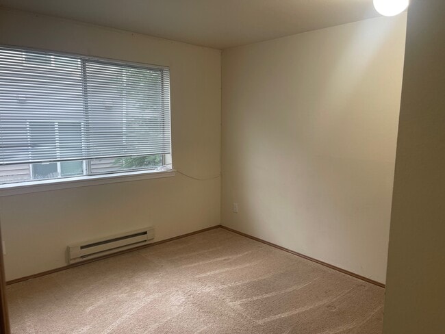 Building Photo - 8820 Stone Ave N