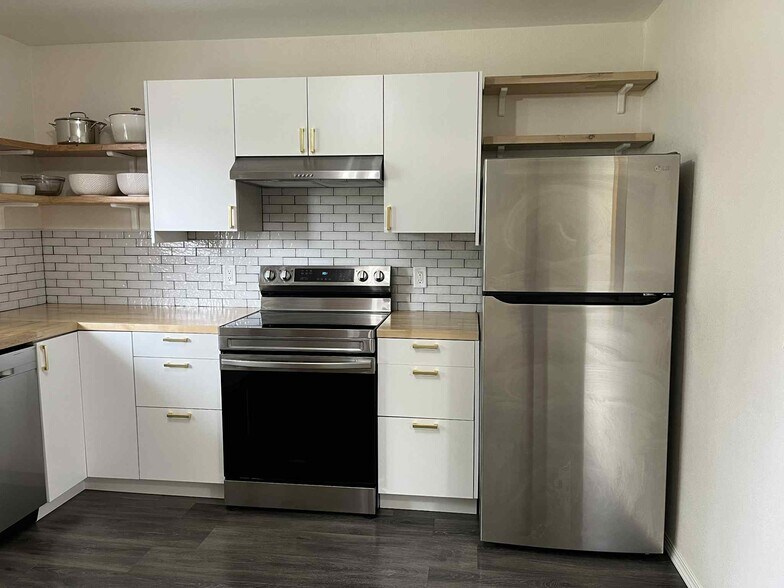 Kitchen - 2030 Kimball Ave