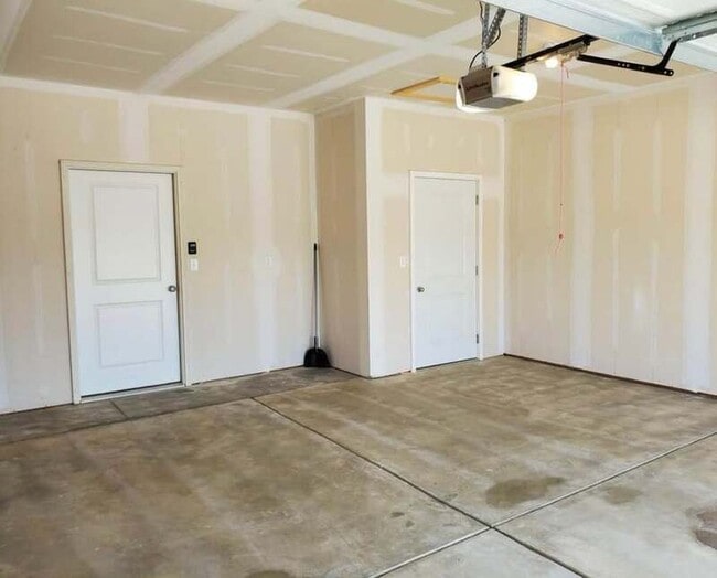 Building Photo - 454 S Longbranch Dr