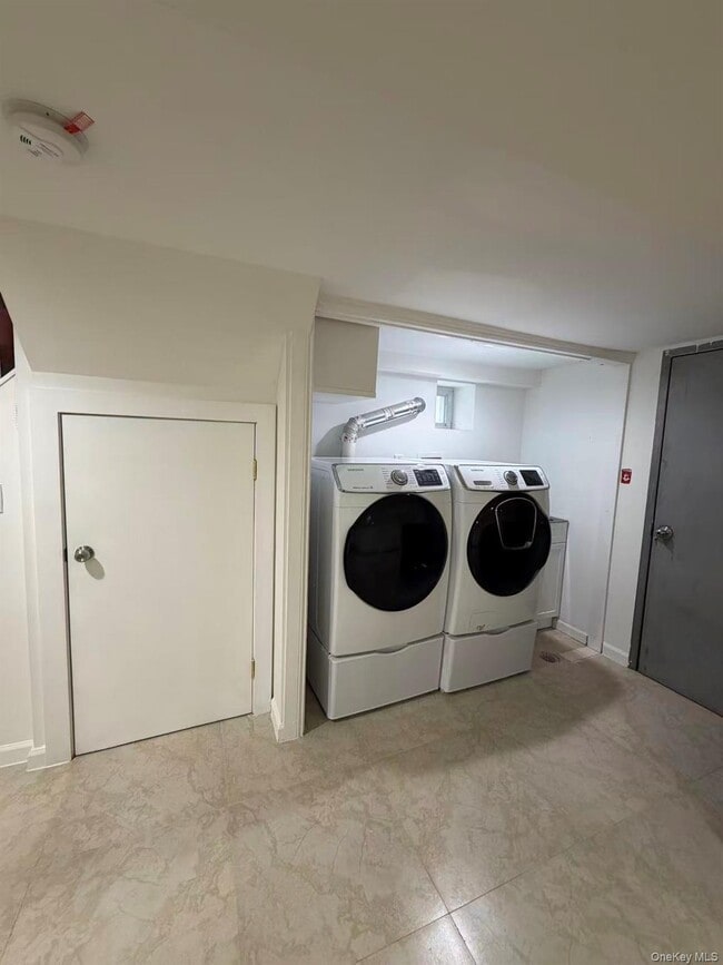 Building Photo - 30 Herkomer St