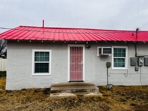 Building Photo - 312 1-304 1/2 S Avenue G